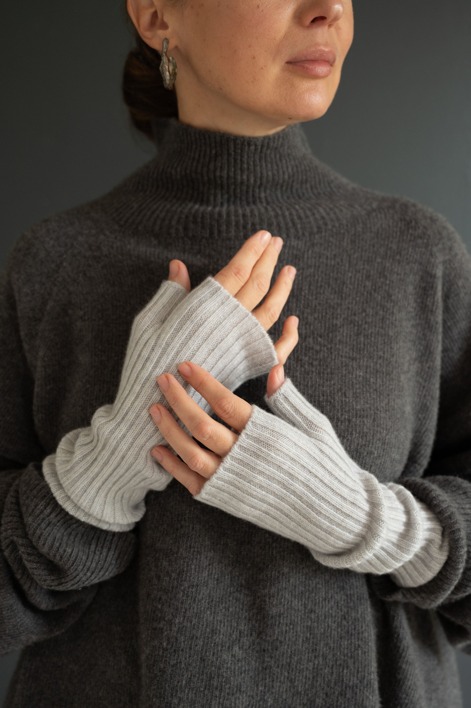 Pure Cashmere Ribbed Mittens With Thumb