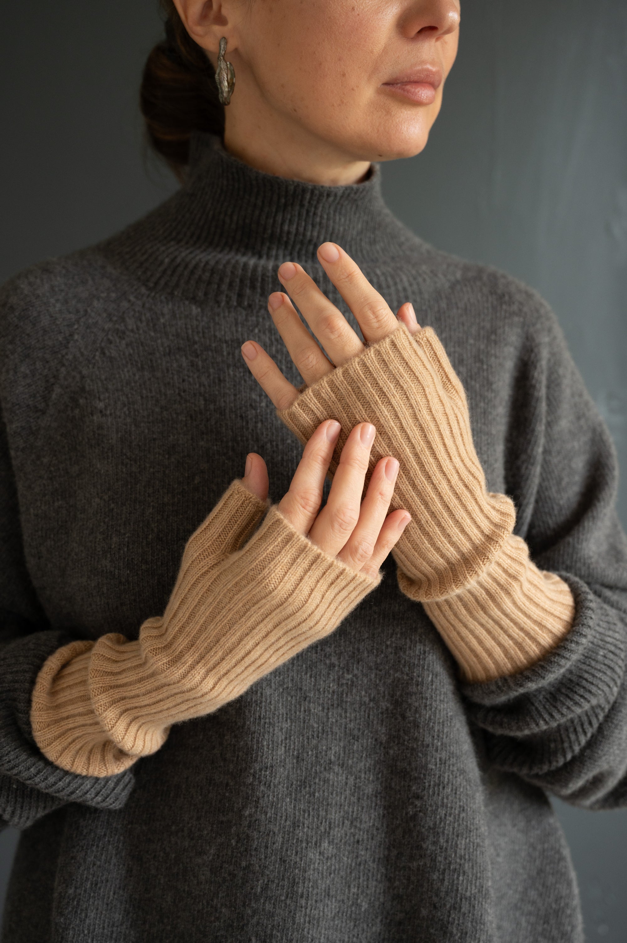 Pure Cashmere Ribbed Mittens With Thumb