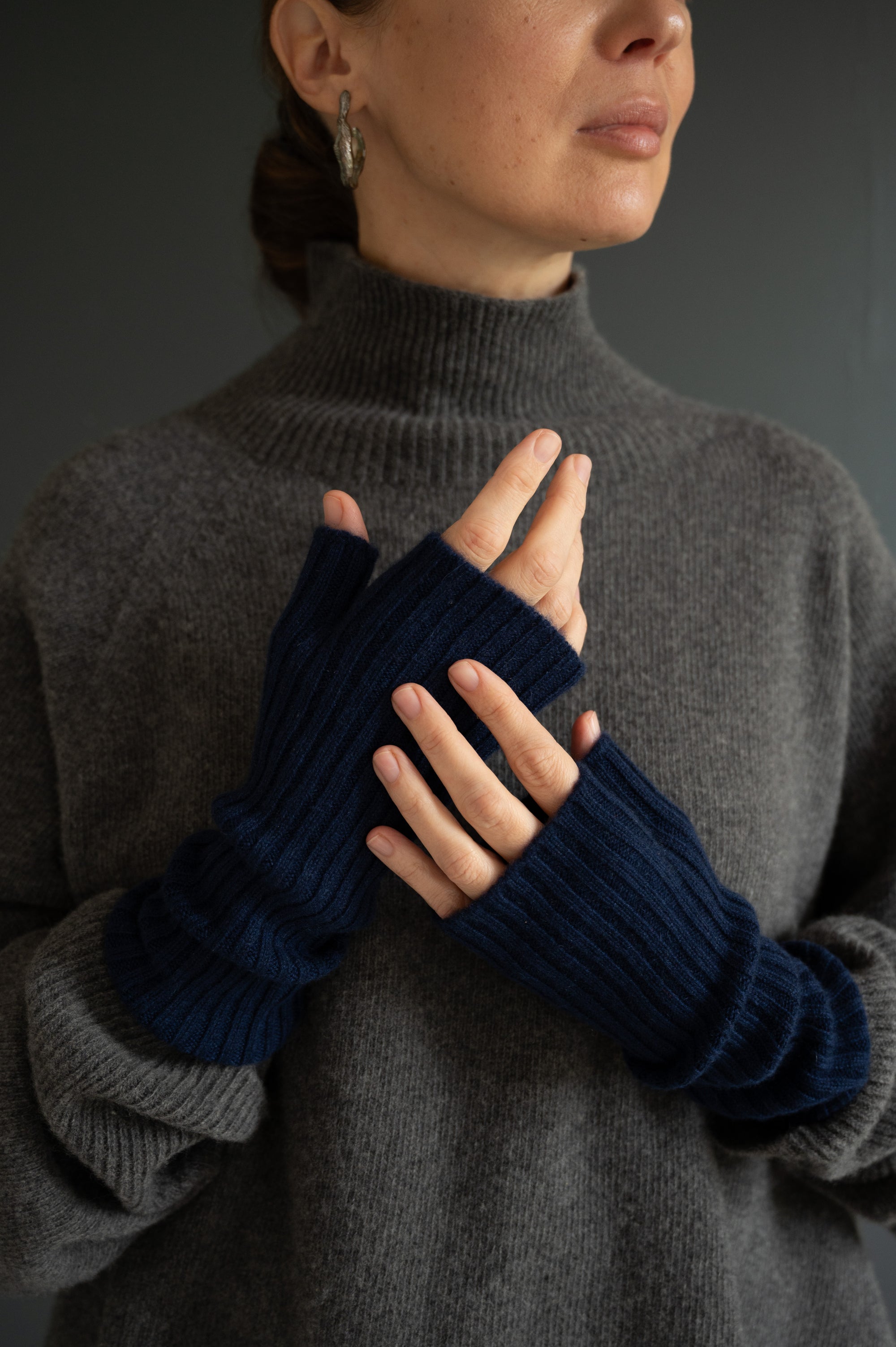 Pure Cashmere Ribbed Mittens With Thumb