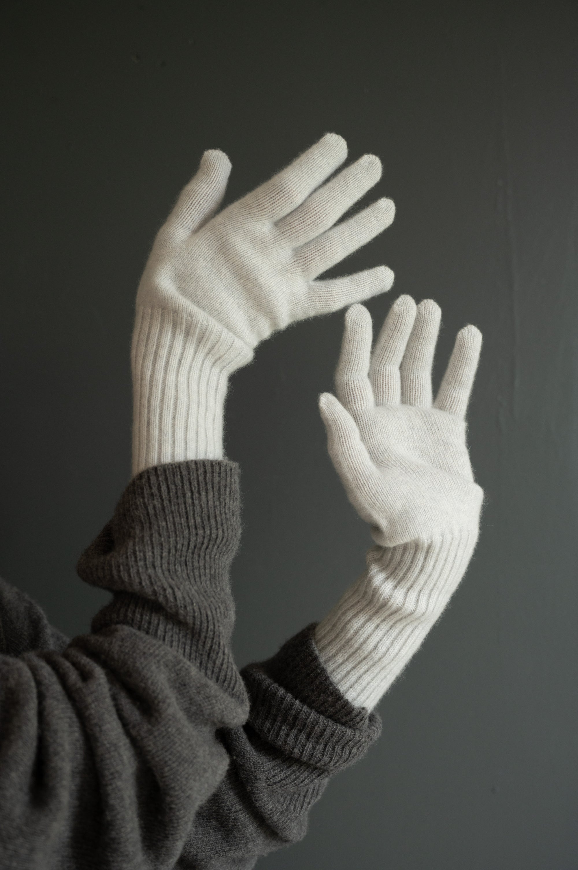 Women's Cashmere Gloves in Light Grey