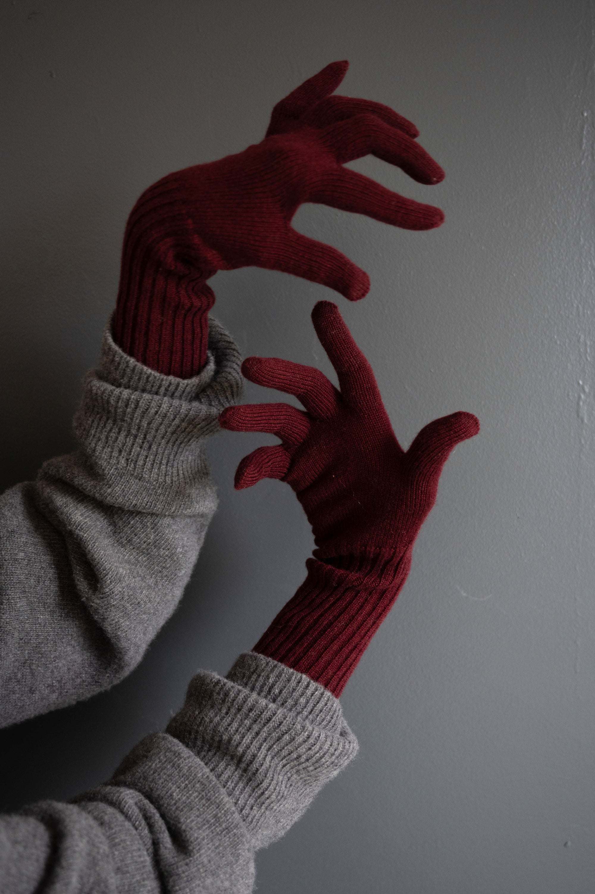 Women's Cashmere Gloves in Burgundy
