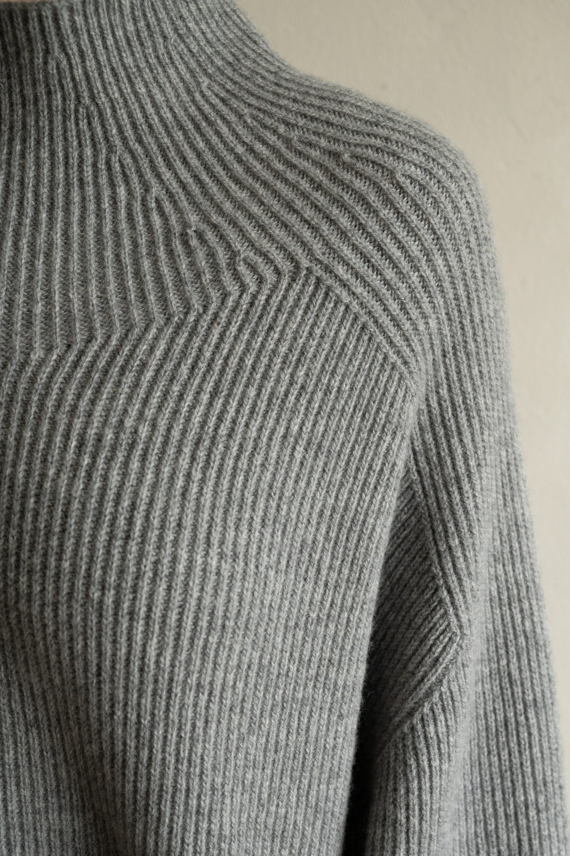 Cropped Ribbed Merino Sweater in Grey