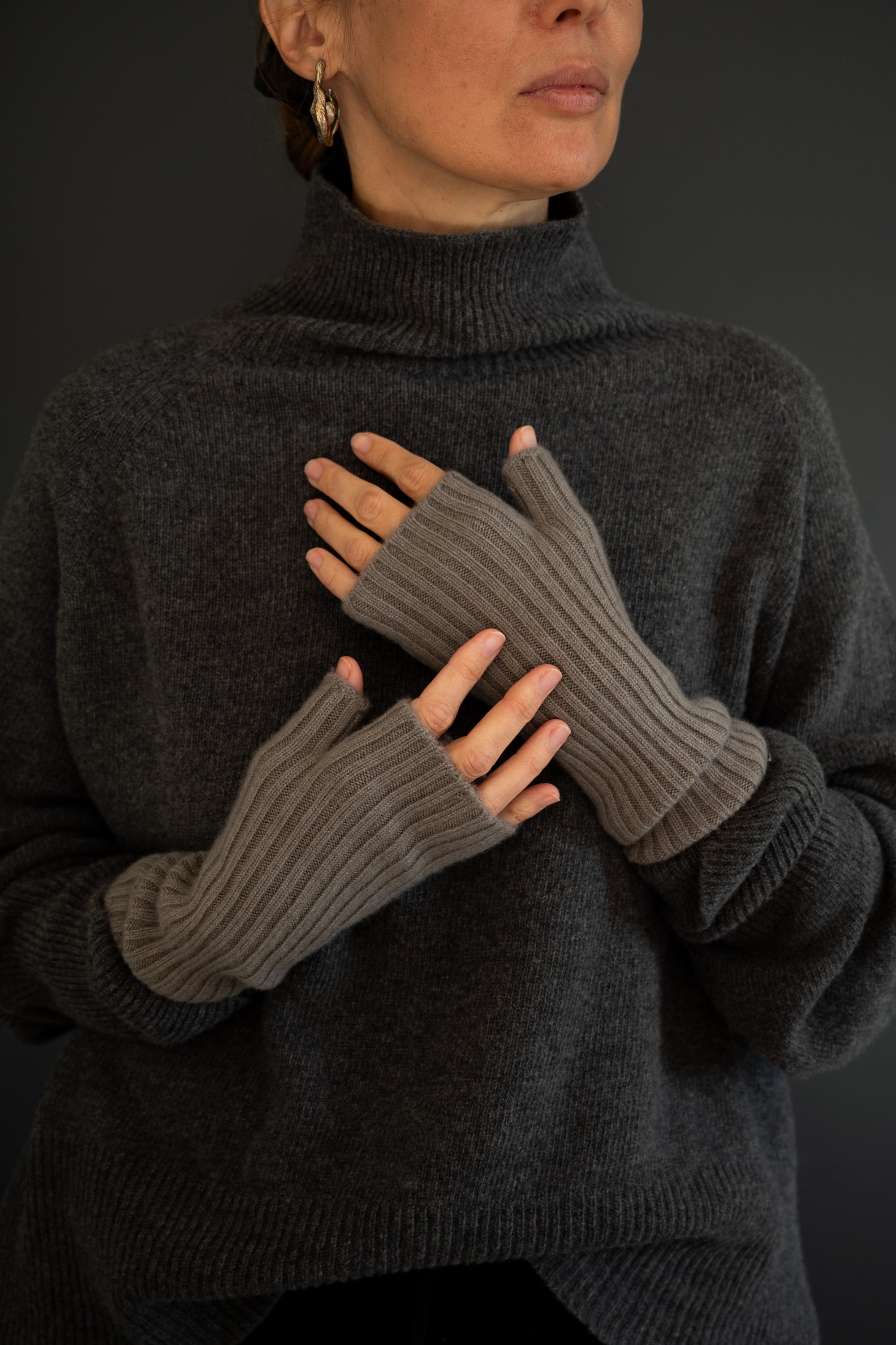 Pure Cashmere Ribbed Mittens With Thumb