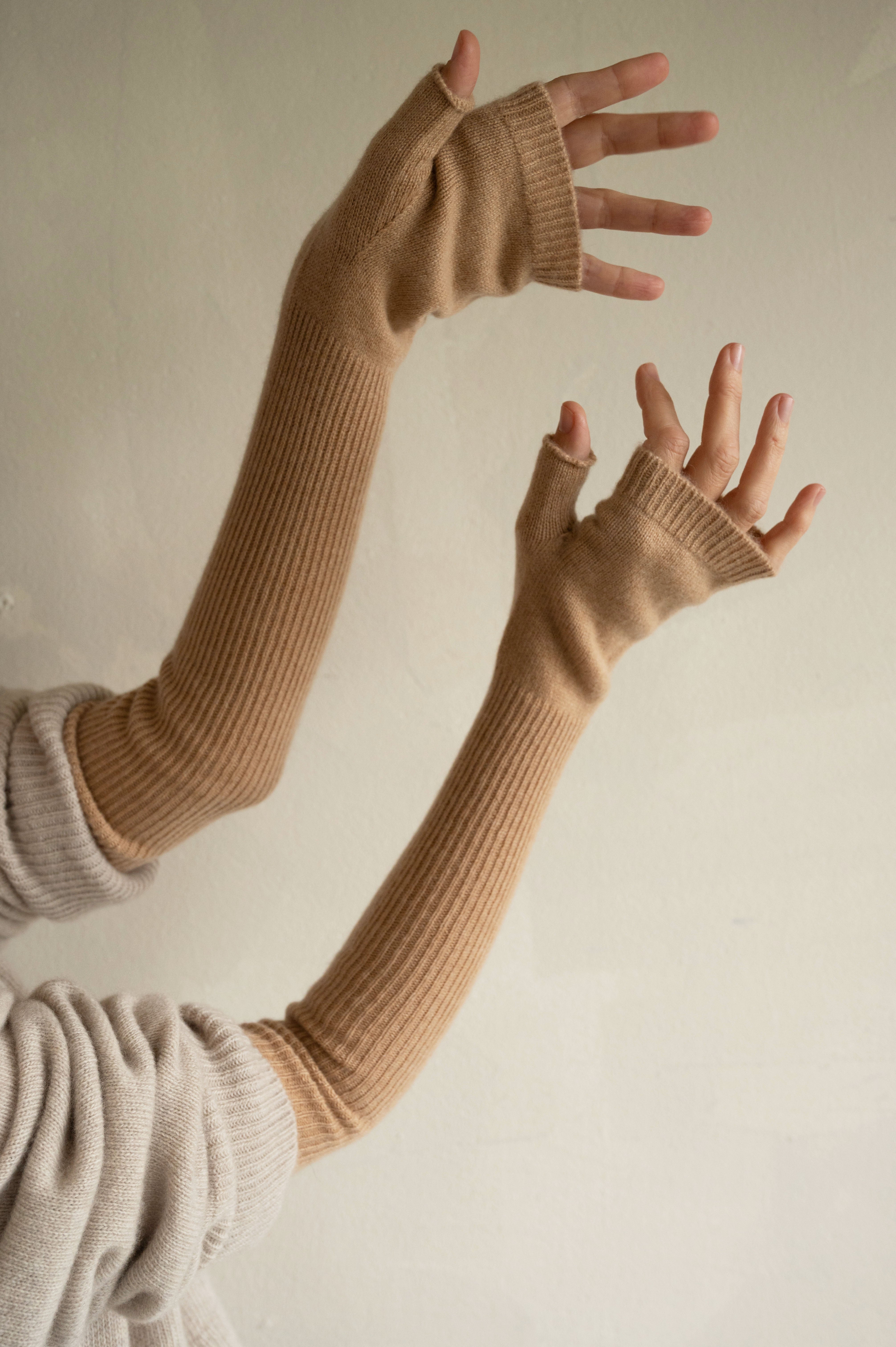 Long Cashmere Arm Warmers in Dark Beige – Ekotree Cashmere Knitwear