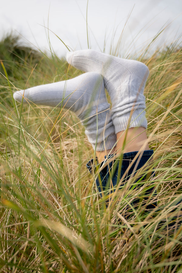 Kaschmir-Bettsocken im Aran-Stich