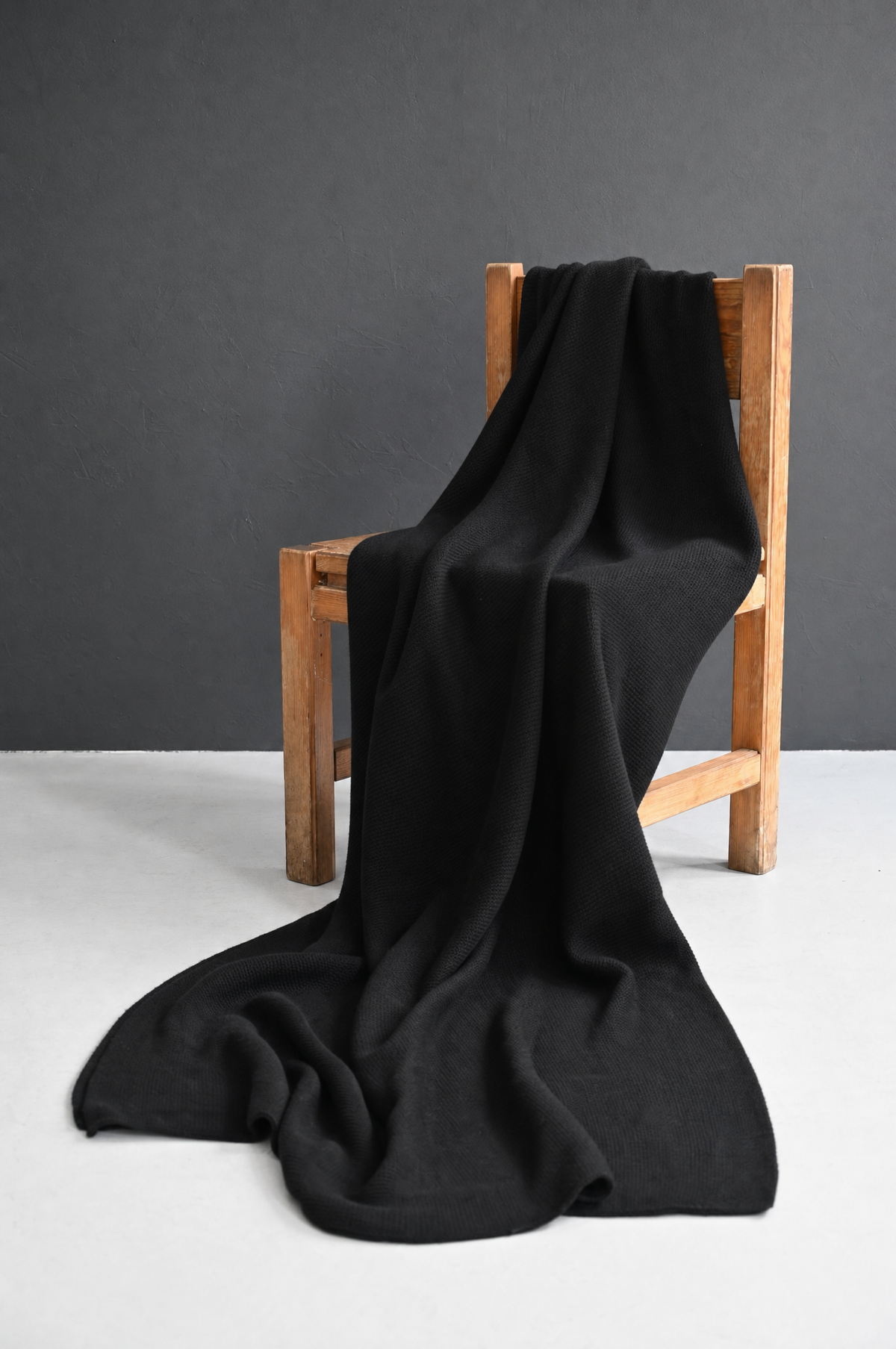 Woolen Blanket in Black