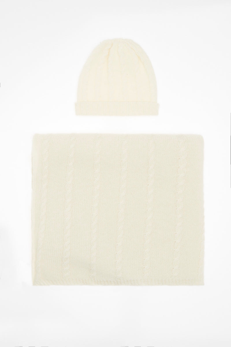 Ensemble couverture et chapeau pour bébé avec détail de câble